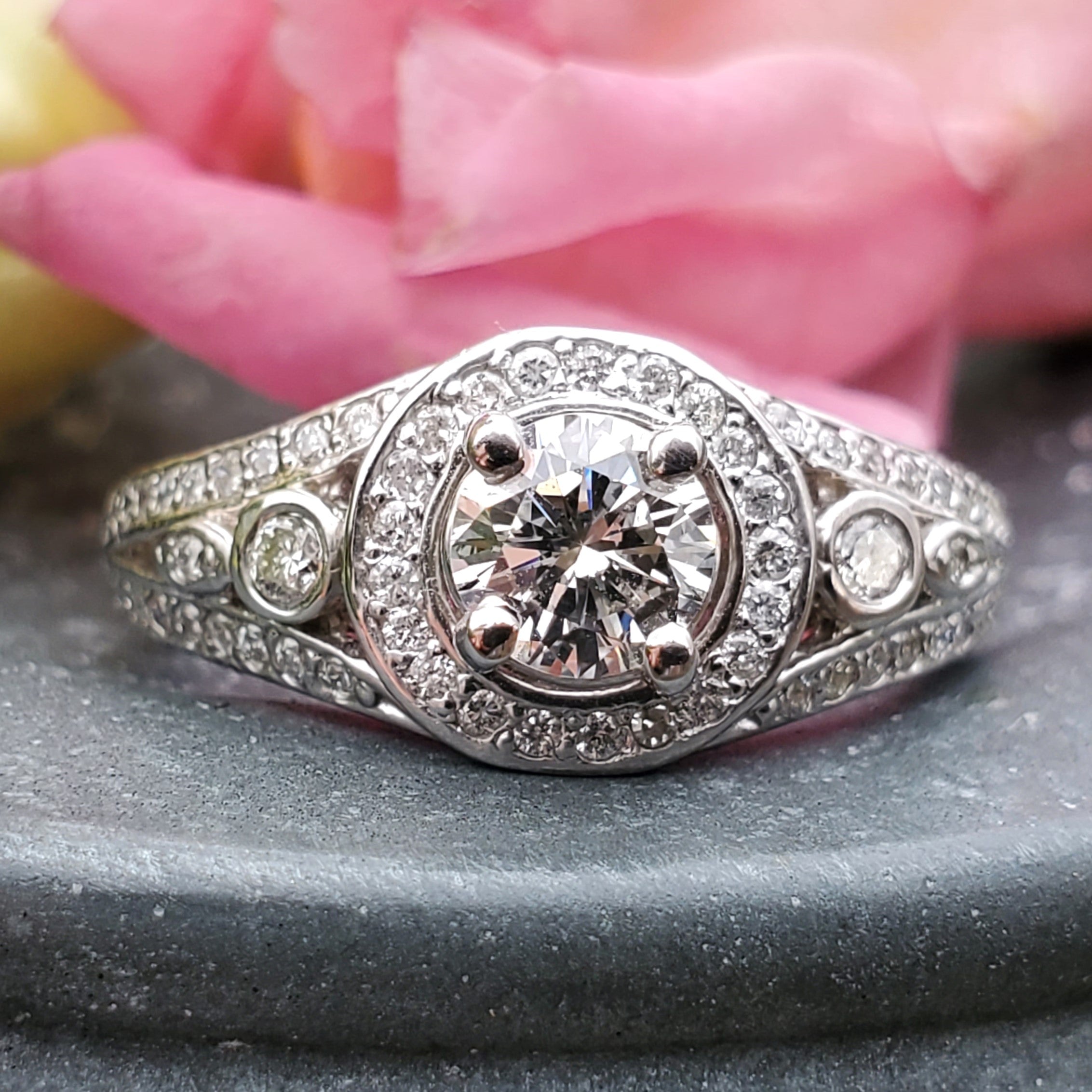 14k White Gold Round Brilliant Cut Diamond Ring - DSR-23385