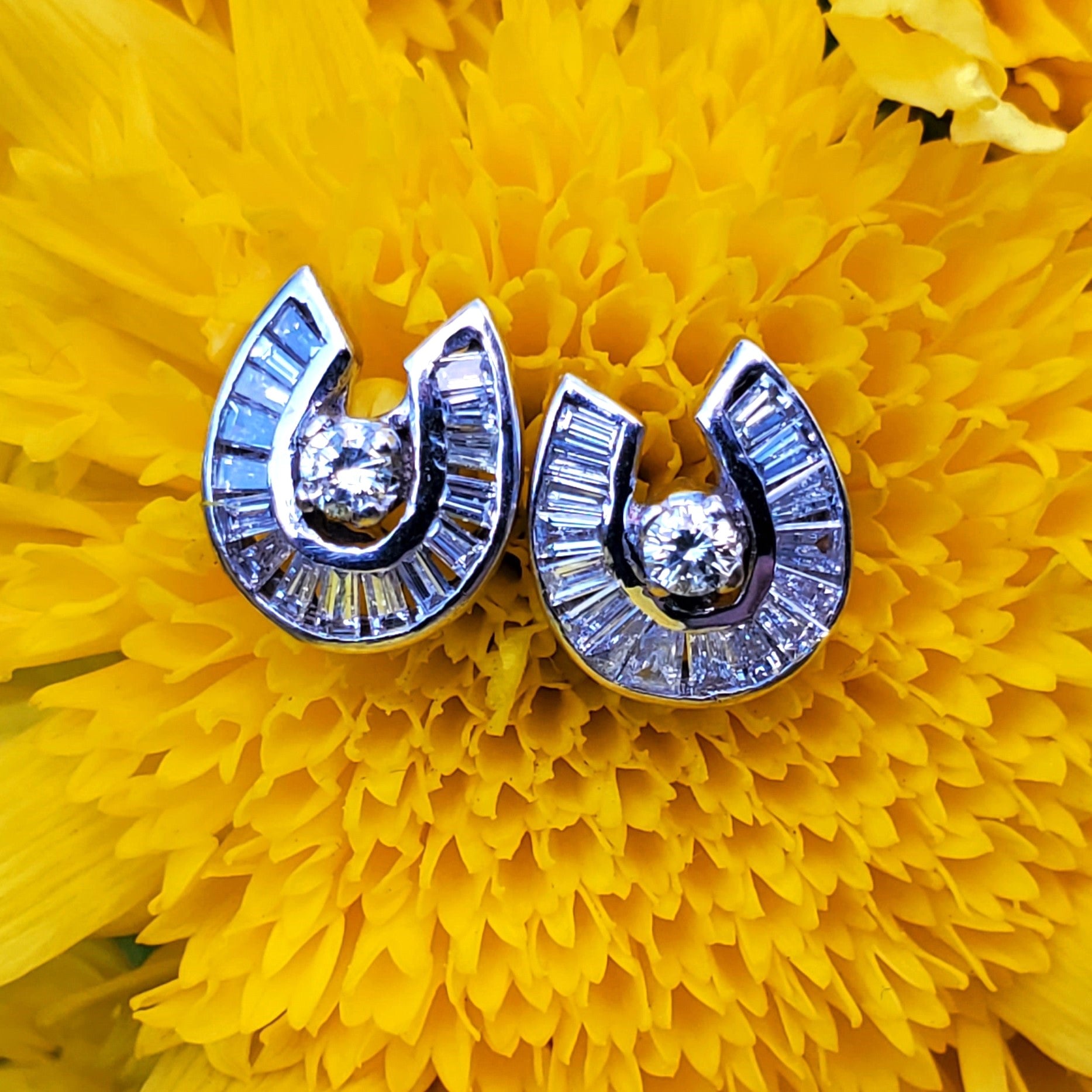 14k White Gold 1.50ctw Bagutte Diamond Horse Shoe Earrings  DER-25935