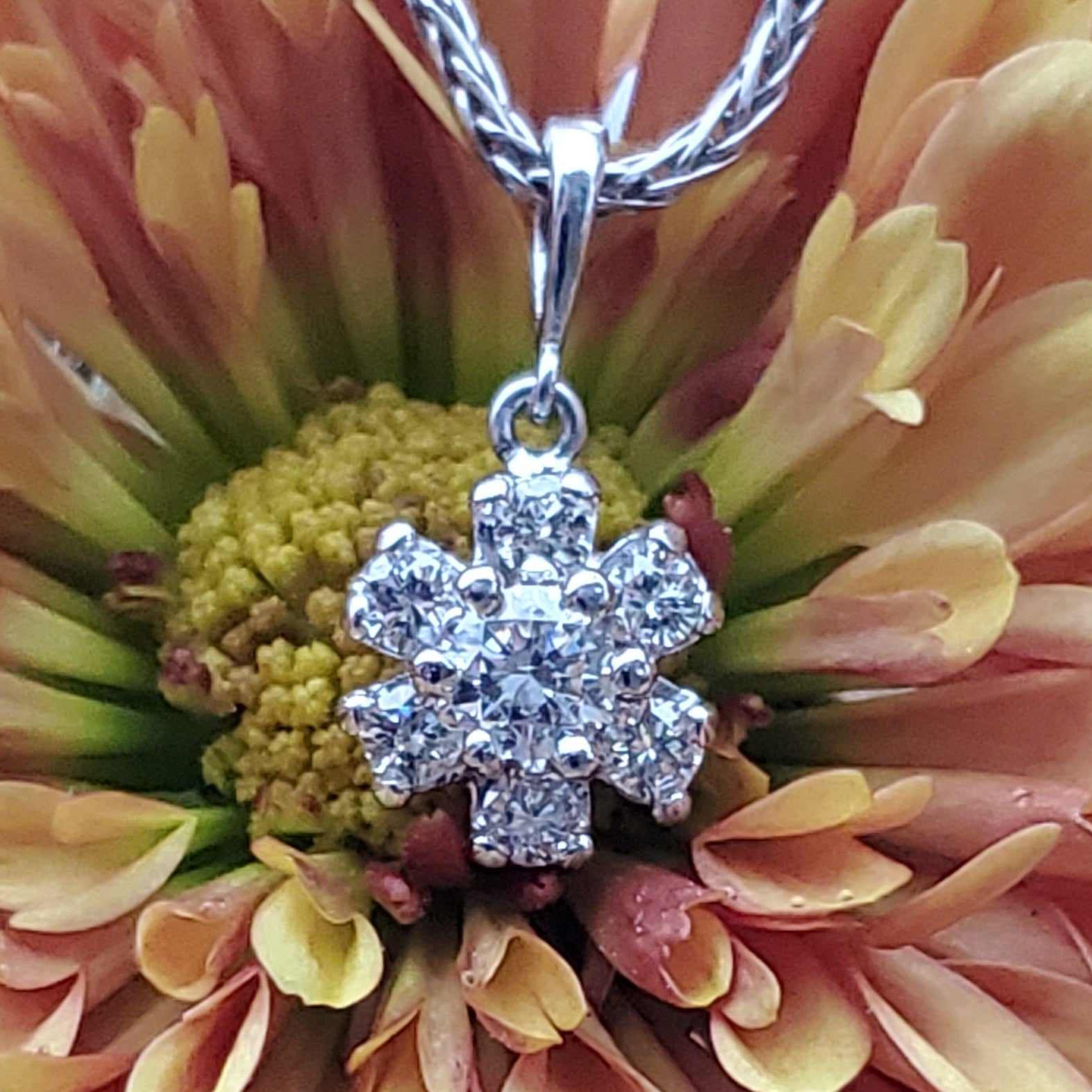 14k White Gold Diamond Cluster Pendant DPD-26923