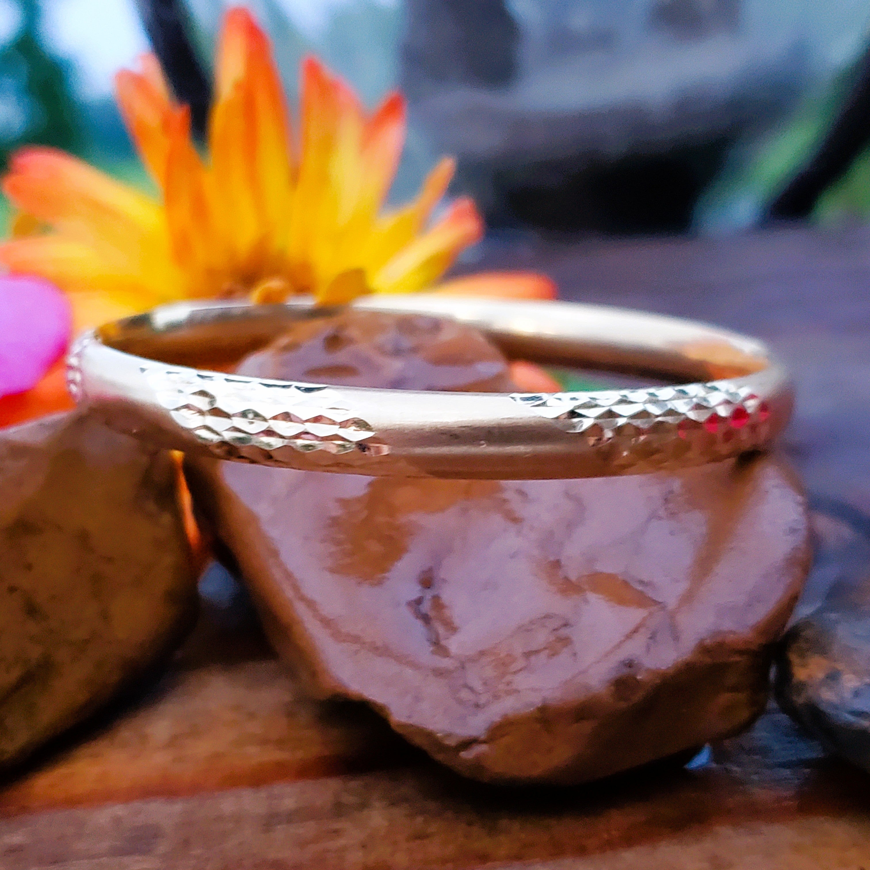 14k Yellow Gold Brushed & Diamond Cut Bangle DEJ-24537