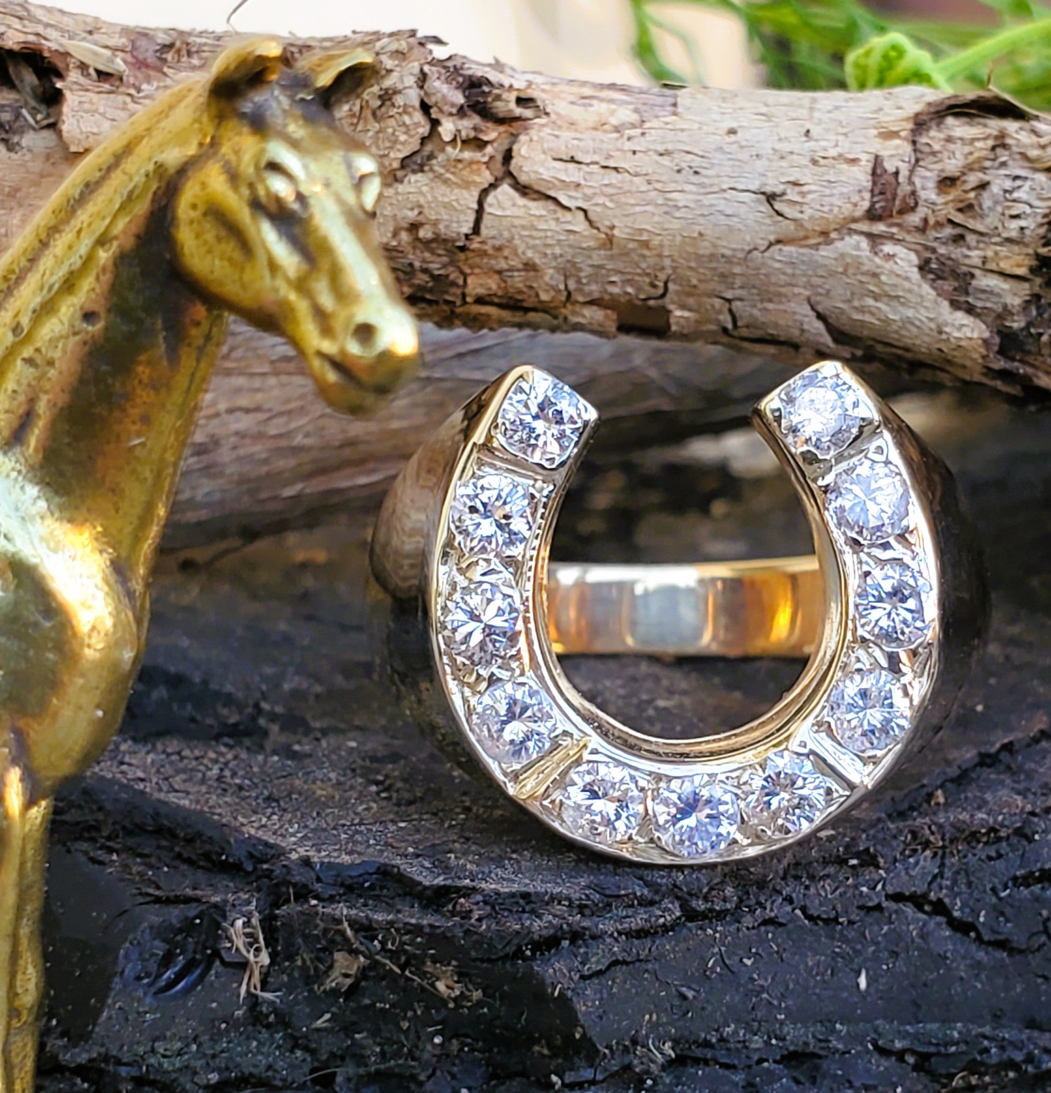 10k Yellow Gold Diamond Horseshoe Ring   DGR-23306