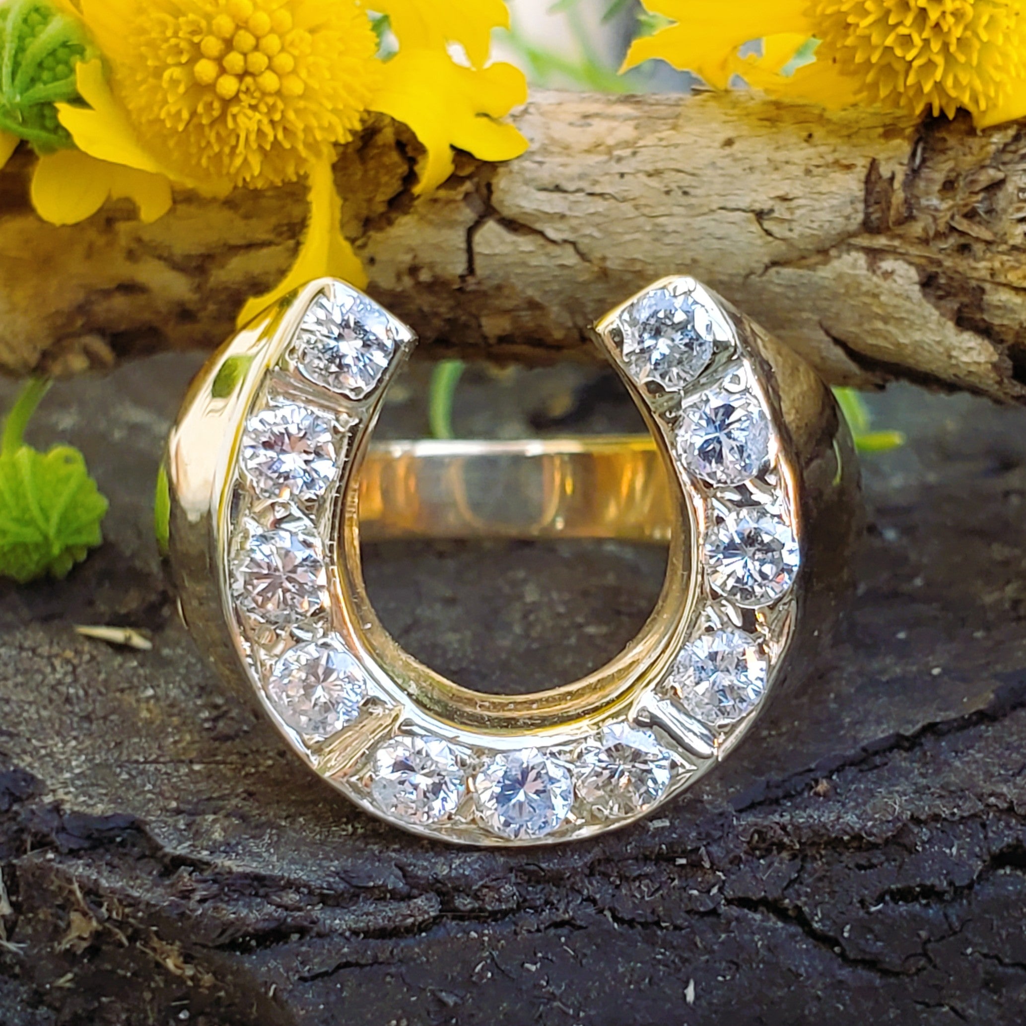 10k Yellow Gold Diamond Horseshoe Ring   DGR-23306