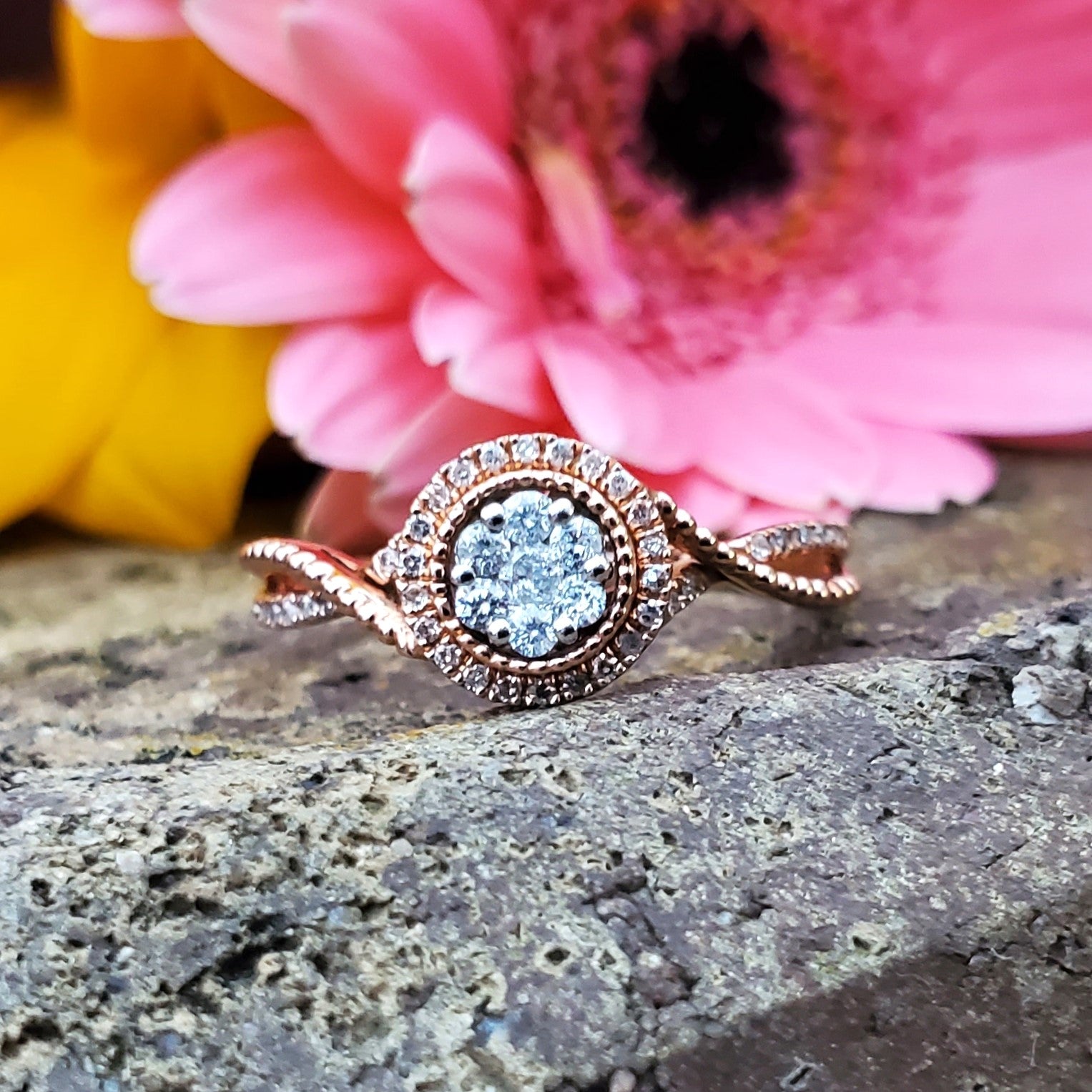 10k rose gold offers round emerald infinity solitaire ring