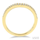 1/6 ctw Round Cut Diamond Wedding Band in 14K Yellow Gold