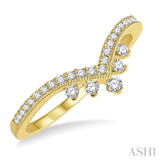 1/4 ctw Chevron Shank Round Cut Diamond Band in 14K Yellow Gold