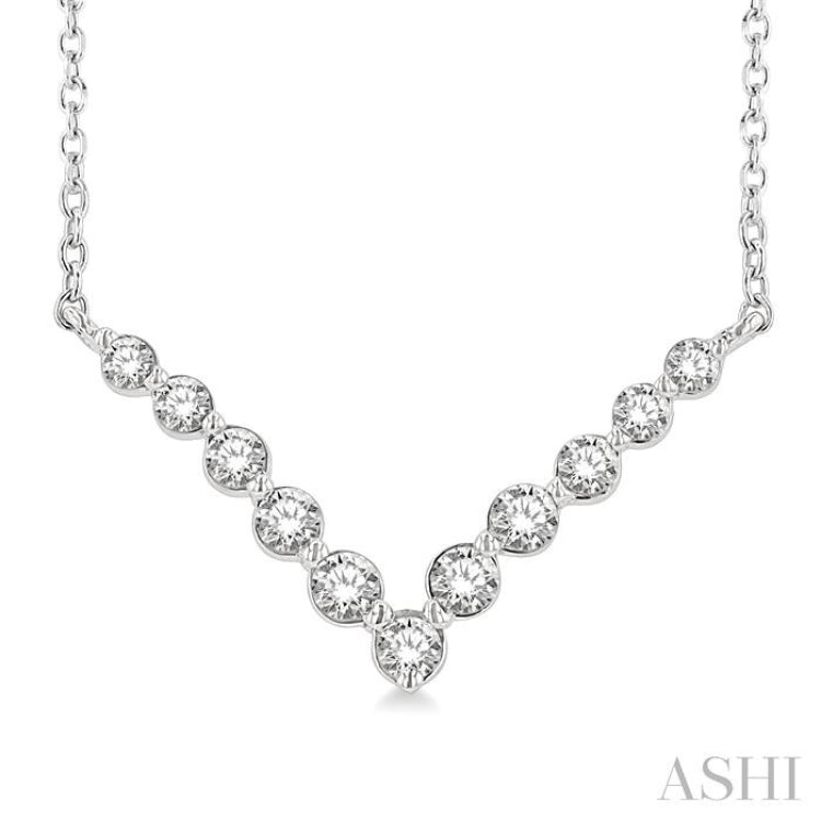 Graduated Diamond Smile Necklace - 991HVRGADFGNKWG – Robert Lance Jewelers